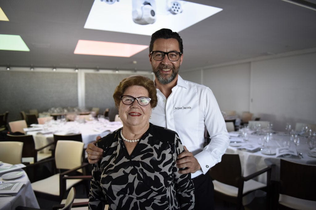 quique dacosta cocina junto a su abuela en paris credit s biteau 425 1