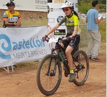 Raquel Pérez entrando en meta