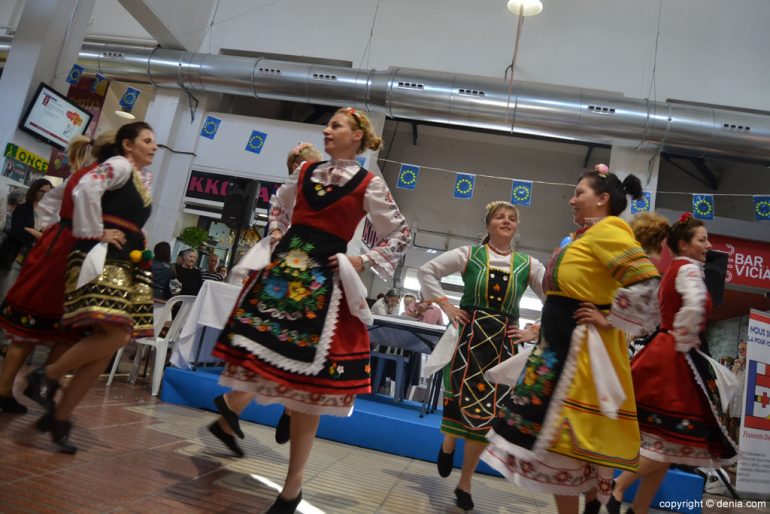 Residentes búlgaras celebran el Día de Europa en Dénia