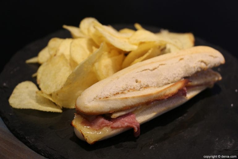 Serranito Bocadillo Cervecería La Sureña