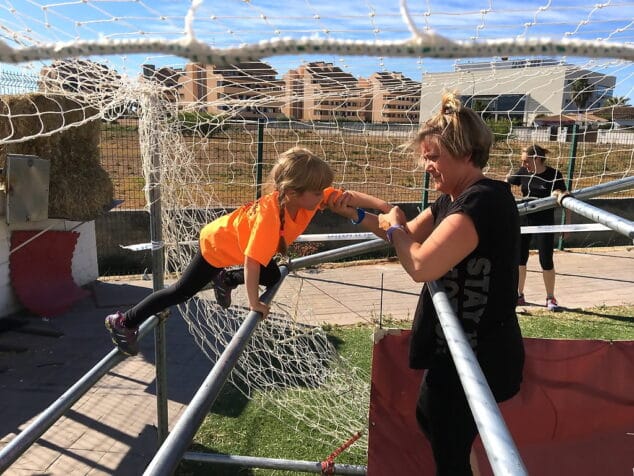 El Centro Deportivo Dénia vivió una intensa actividad con la celebración de la 'SpartanMom' 3 una madre participando en la spartanmom