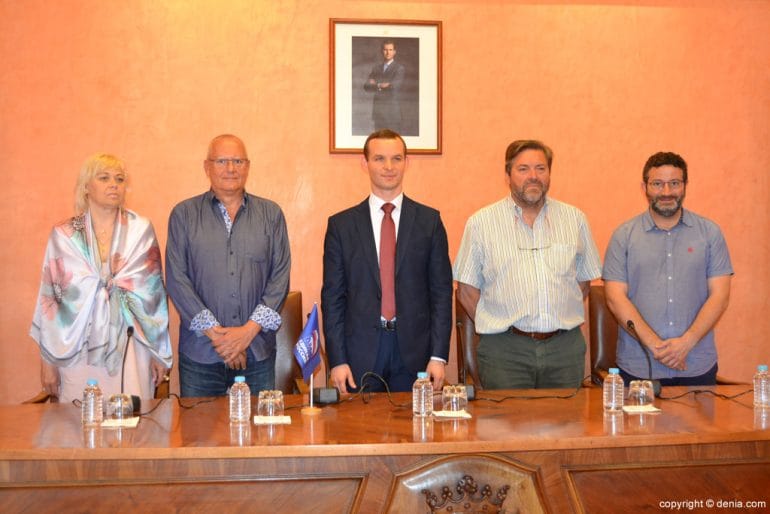 Recepción a los miembros de compañías de teatro internacional en Dénia - autoridades de Dénia y de Lobnya