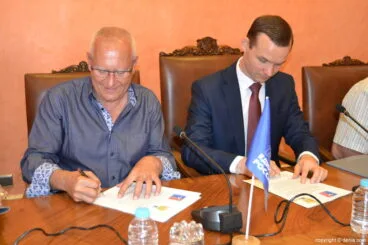 02 recepcion a los miembros de companias de teatro internacional en denia firma del protocolo de inntenciones