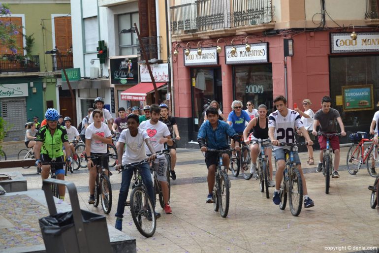 Ciclistas solidarios a favor de Condenados Al Bordillo - ciclistas que les acompañaron