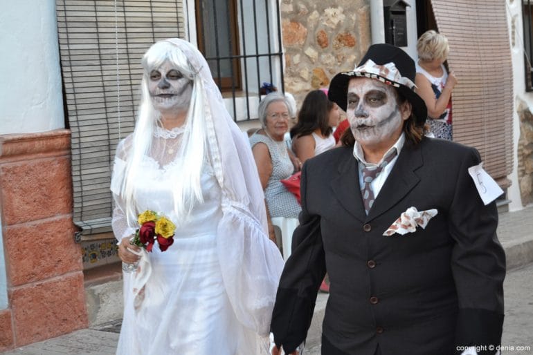 Dansà Grotesca Santíssima Trinitat Dénia - Novios cadáver