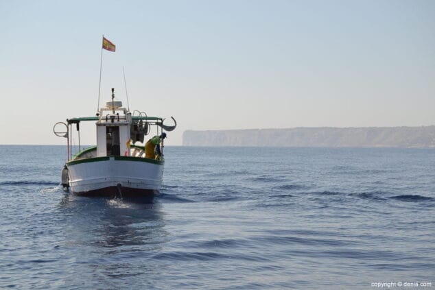 05 denia pesca turisme barco de pesca frente al cabo de san antonio