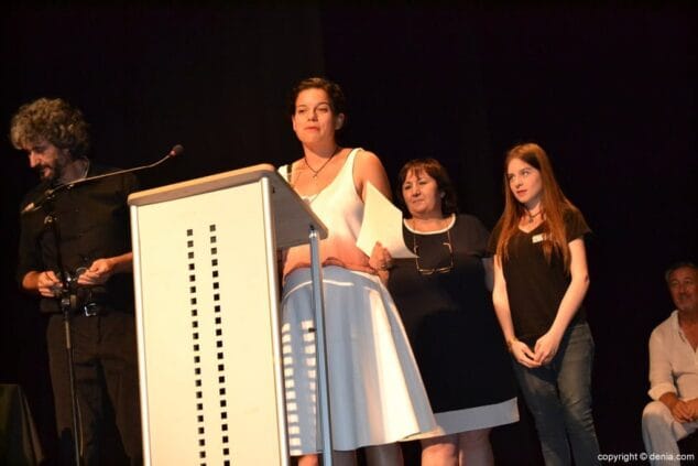 07 cloenda de la 27 mostra de teatre ciutat de denia premio a la mejor actriz irene gonzalez