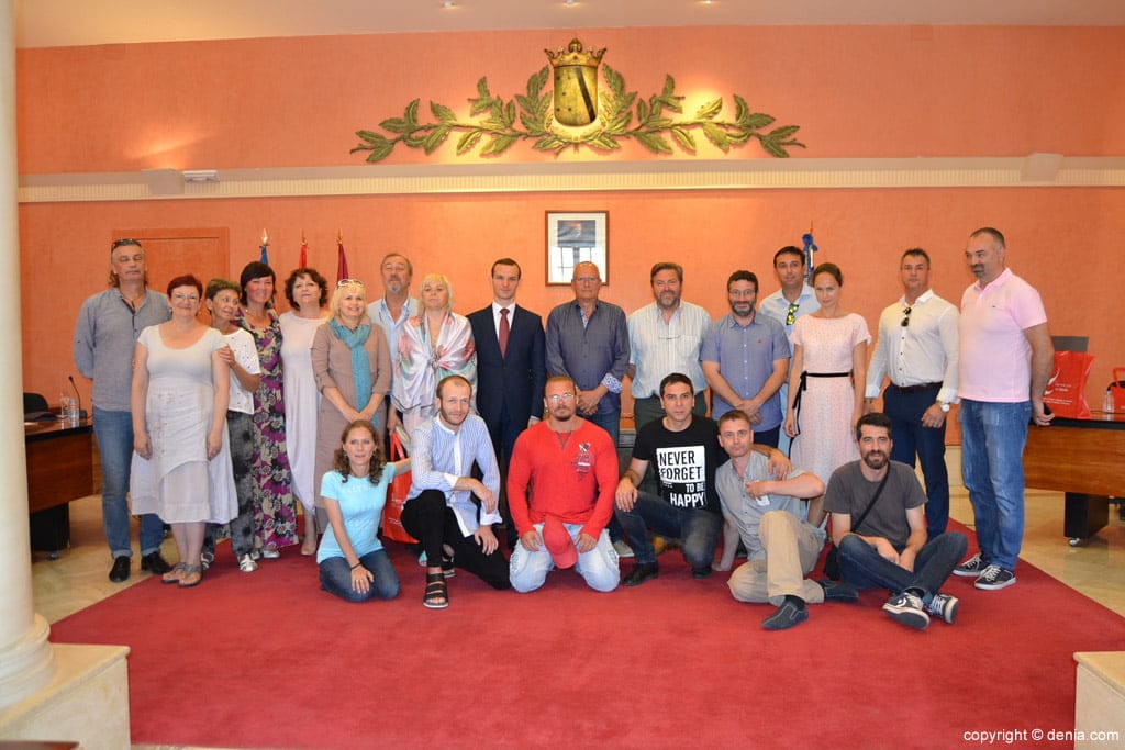 08 recepcion a los miembros de companias de teatro internacional en denia