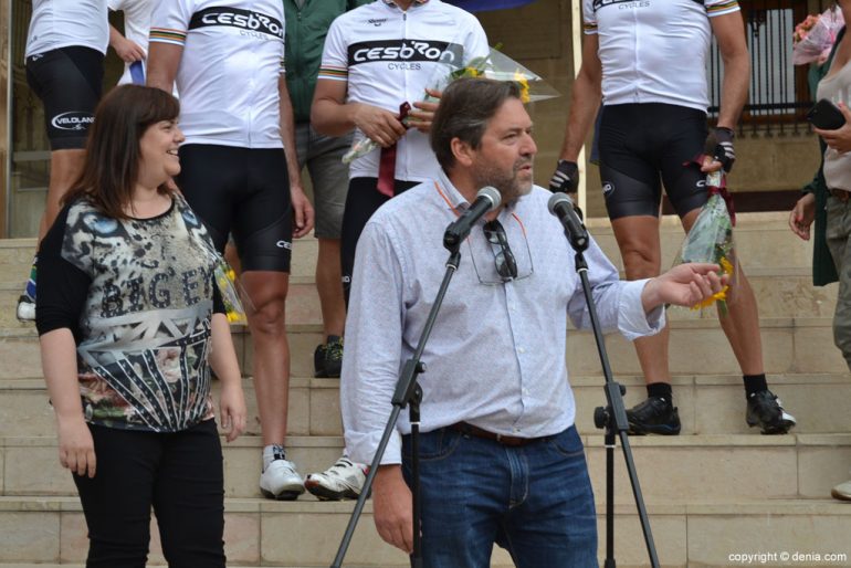 Ciclistas solidarios a favor de Condenados Al Bordillo - palabras de Rafa Carrió