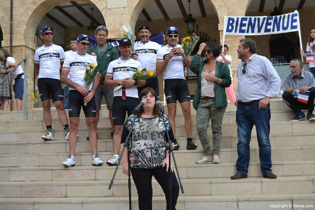 Ciclistas solidarios a favor de Condenados Al Bordillo – palabras de Cristina Morera