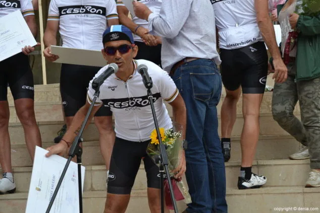 La solidaridad francesa trae en bicicleta 6.500 euros para Condenados al Bordillo 14 14 ciclistas solidarios a favor de condenados al bordillo agradecimiento de los ciclistas
