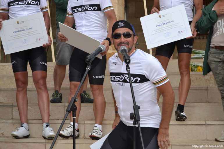 Ciclistas solidarios a favor de Condenados Al Bordillo - palabras de los ciclistas