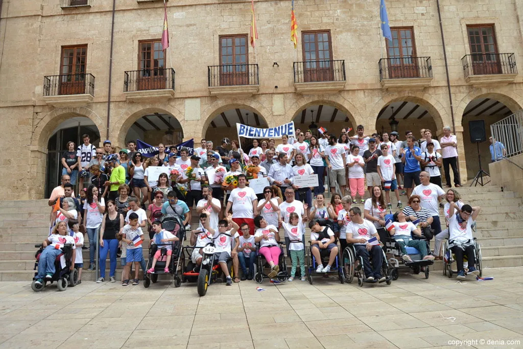 La solidaridad francesa trae en bicicleta 6.500 euros para Condenados al Bordillo 1 21 ciclistas solidarios a favor de condenados al bordillo foto de familia