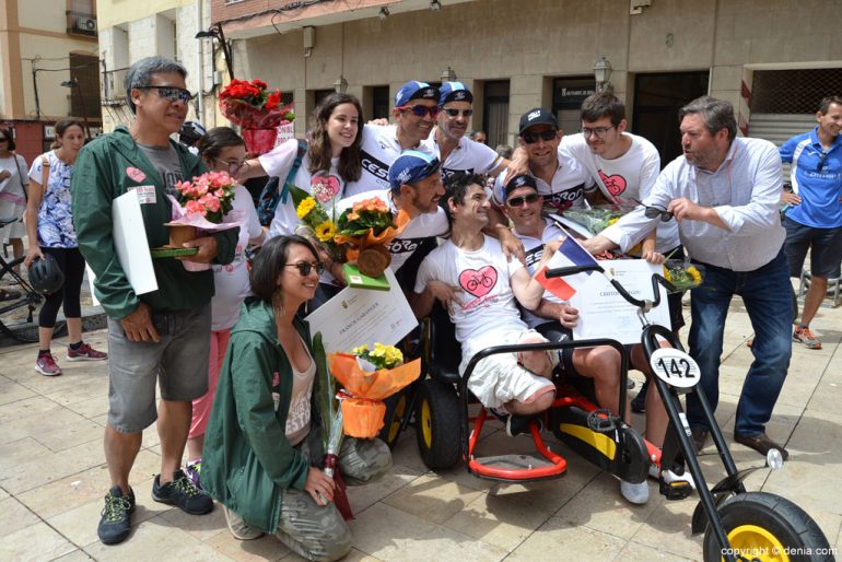 Ciclistas solidarios a favor de Condenados Al Bordillo - con Pascual