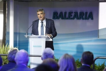 adolfo utor en la presentacion de la memoria de rsc de balearia 1