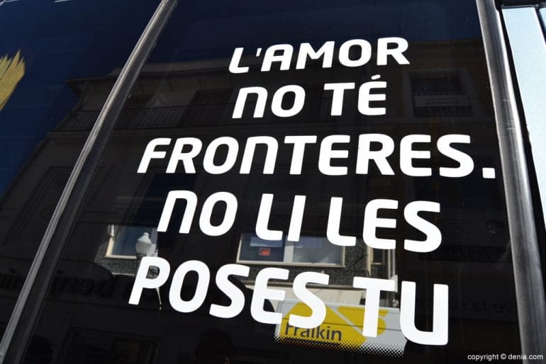 Autobús por la diversidad sexual en Dénia