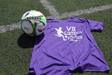 Balón y camiseta del VII Campus Ciudad de Dénia de fútbol