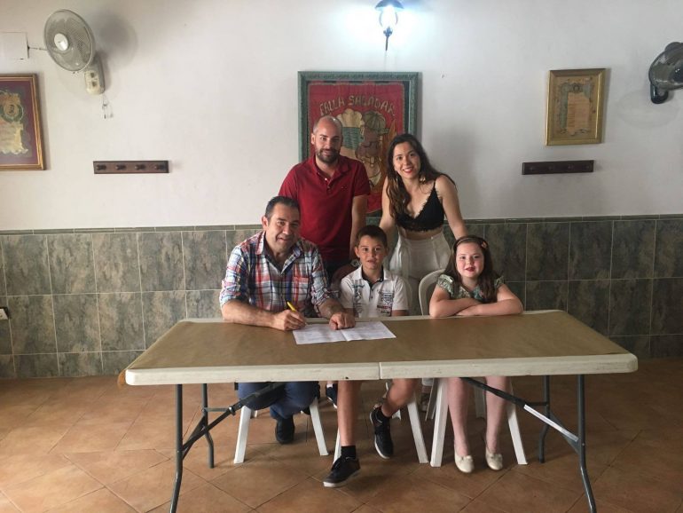 Bernardo Estela firma con la falla Saladar