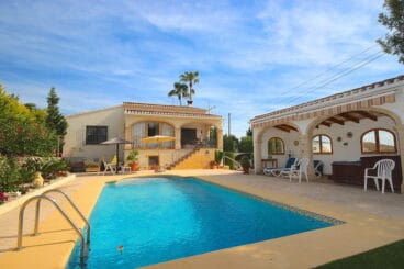 chalet y piscina property finder spain