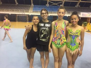 Equipo infantil y su entrenadora Andrea