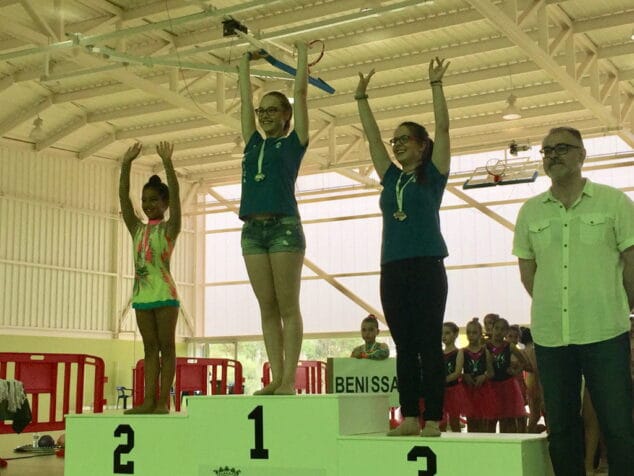 escuela denia 1 katy y 3 maria