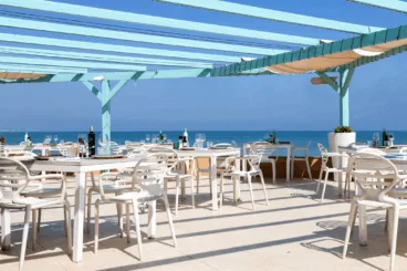 Espaciosa terraza con balcón al mar para desconectar