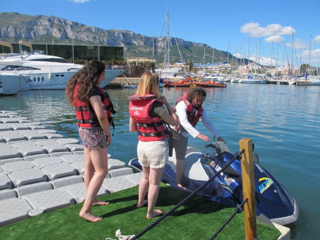 getajet en el centro de actividades nauticas de marina de denia