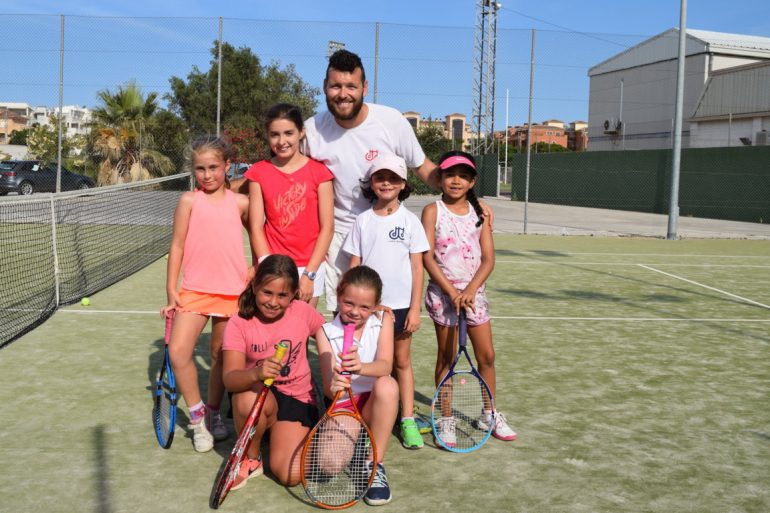 Grupo peques chicas del Club Tenis Dénia