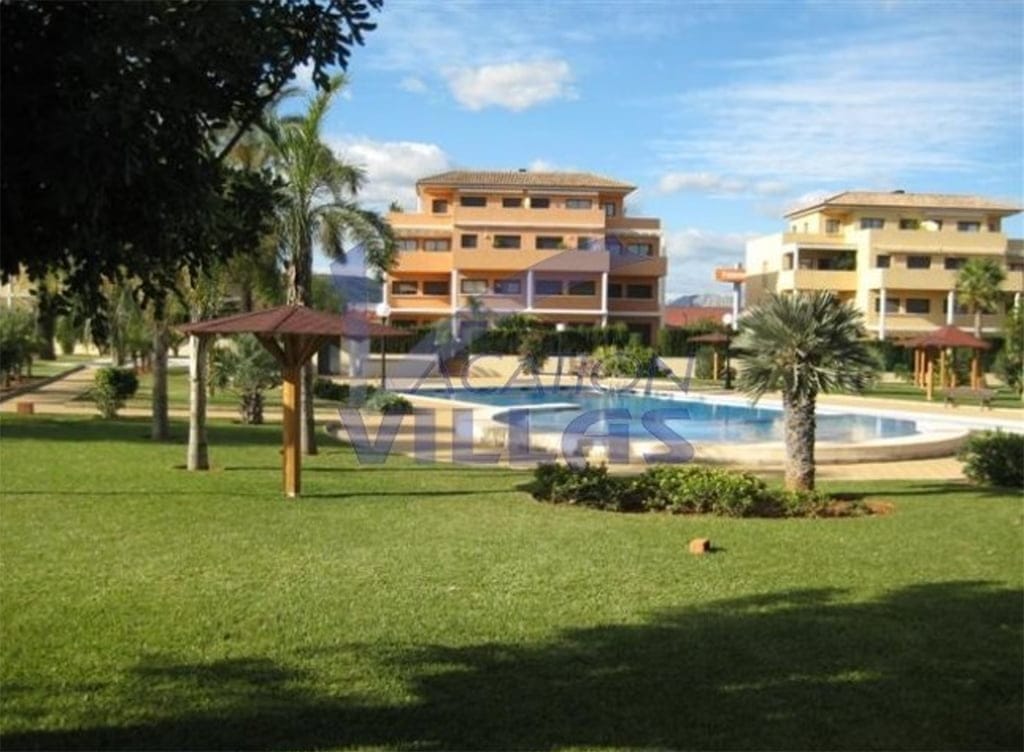 Duplex en urbanización de lujo disponible a la venta en Vacation Villas 1 jardin y piscina comunitaria vacation villas