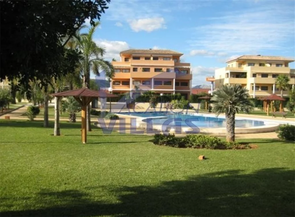 Jardín y piscina comunitaria Vacation Villas