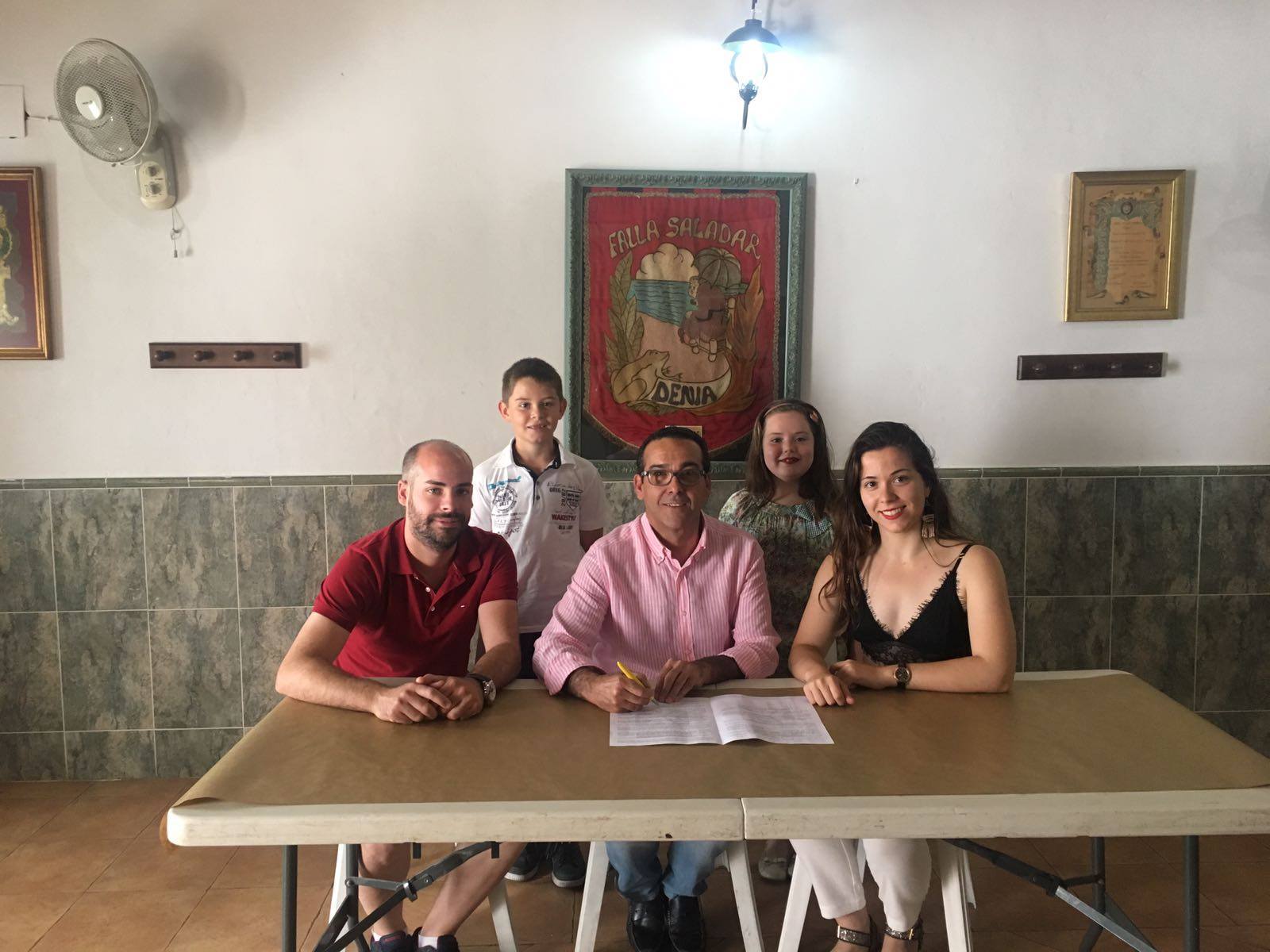 jose sanchis firma con la falla saladar