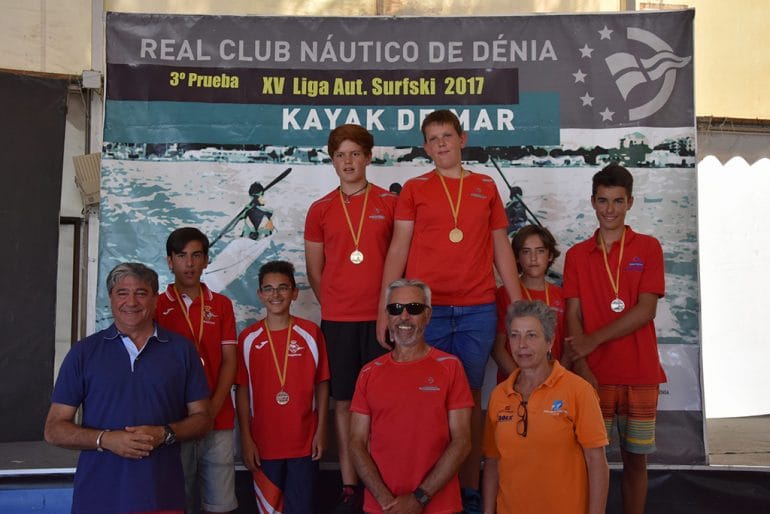 Jóvenes palistas del RCN Dénia en el podio