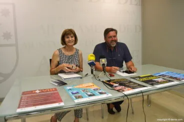 maribel font y rafa carrio presentan la agenda cultural del verano en denia