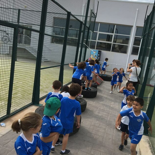 mas de 900 alumnos celebran el fin de curso escolar en el centro deportivo denia