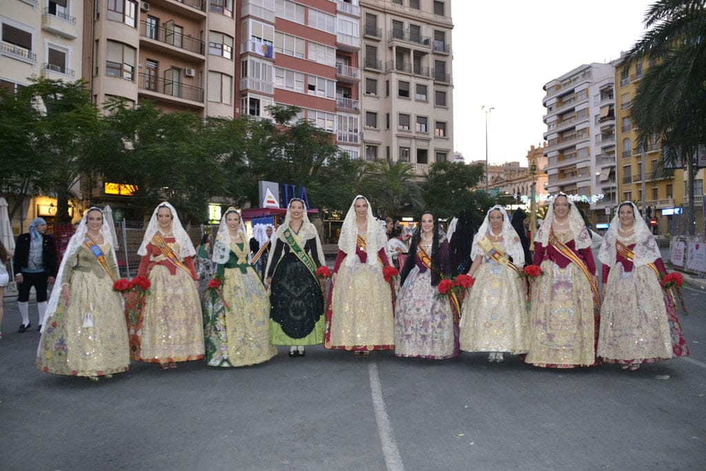 melani junto a representantes de otras fiestas valencianas