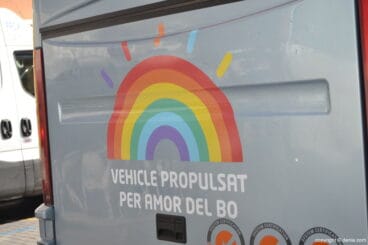Mensaje trasero del autobús por la diversidad sexual en Dénia