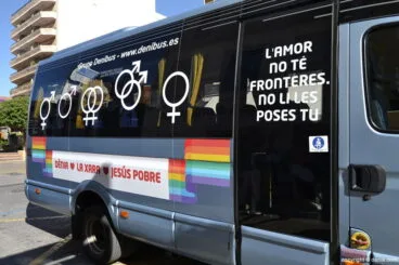Mensajes del autobús por la diversidad sexual de Dénia