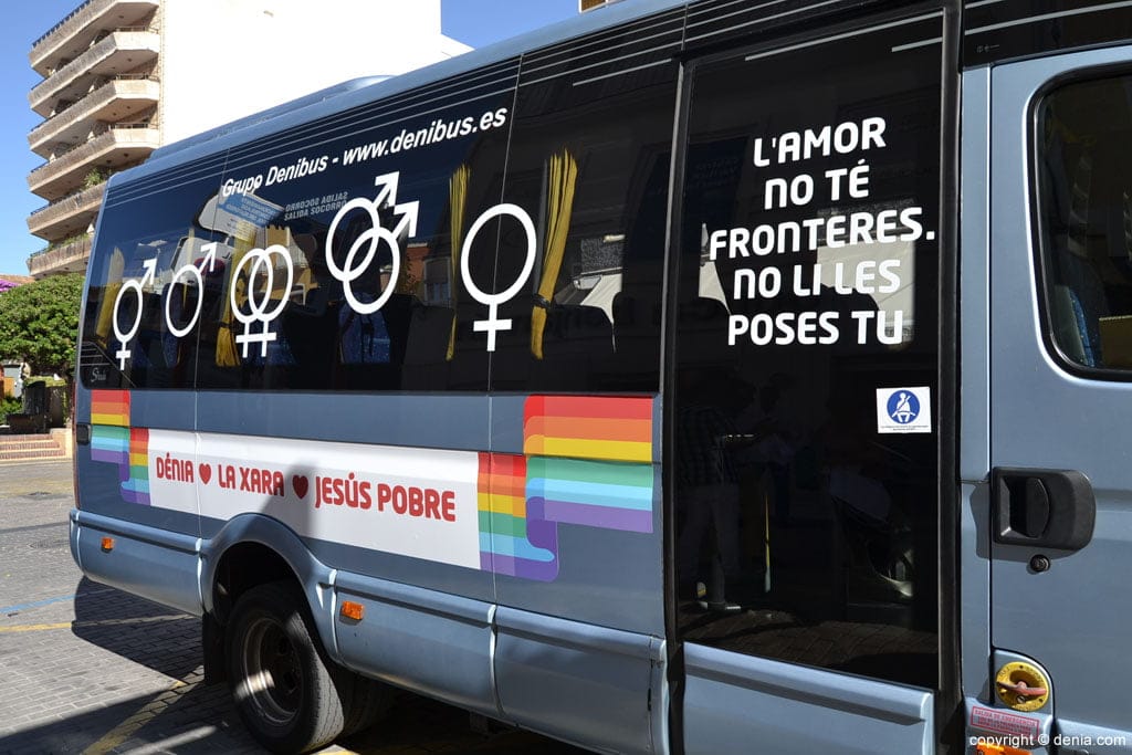 mensajes del autobus por la diversidad sexual de denia