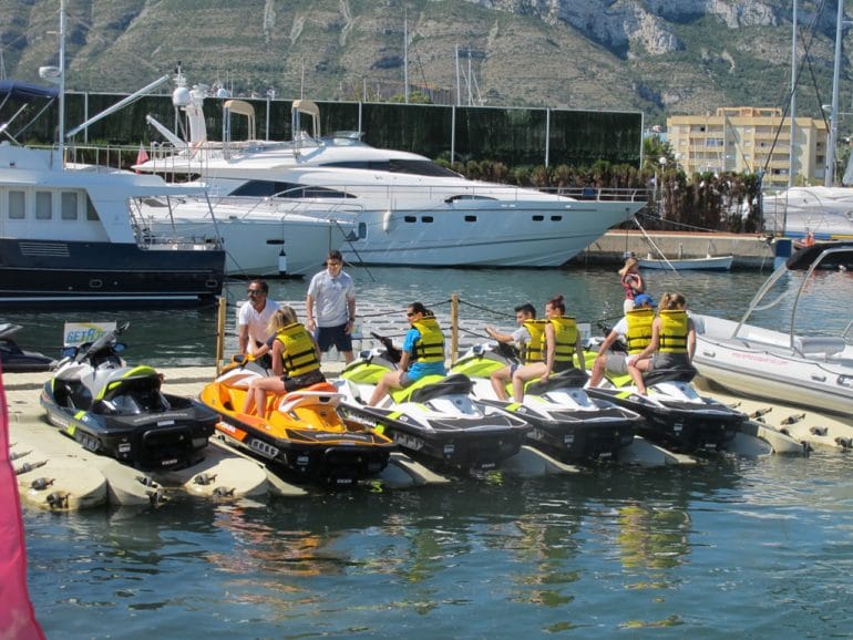 Motos acuáticas en Marina de Dénia