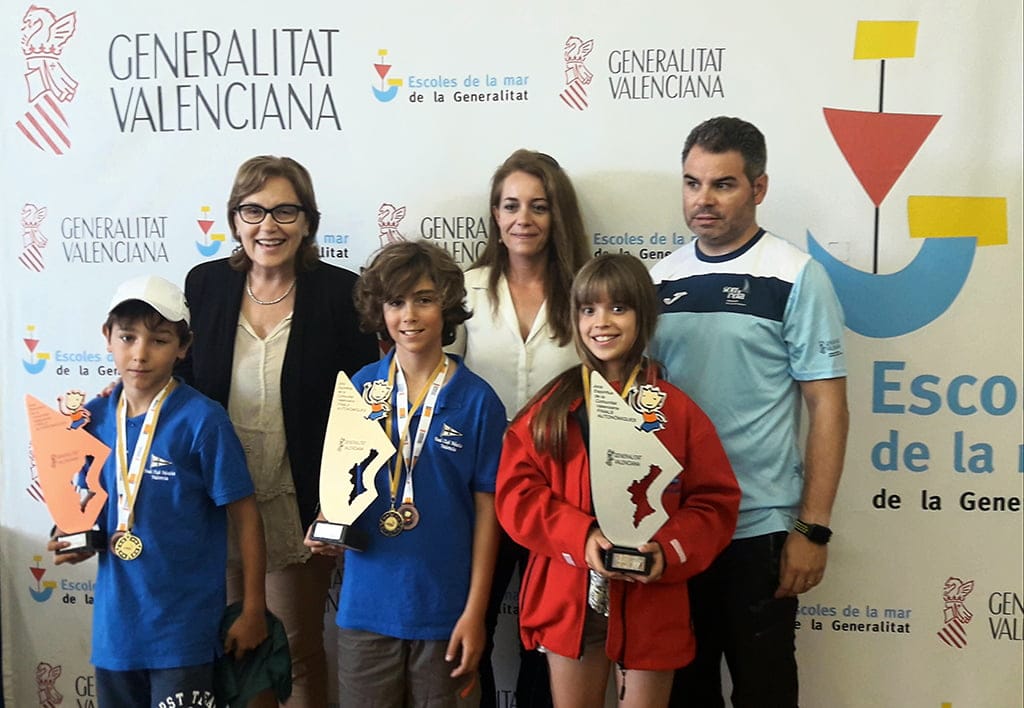 podio de ganadores con maria sala en el segundo puesto
