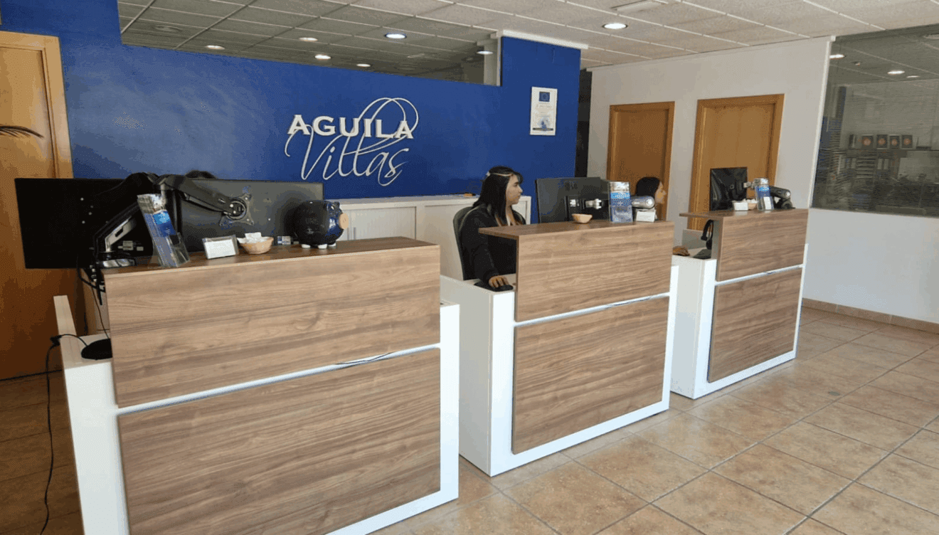 Recepción de la inmobiliaria Aguila Rent a Villa
