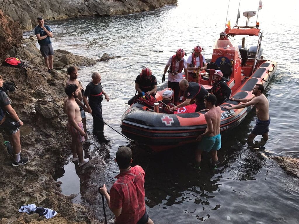 Rescatan a un joven de 15 años al caer en la Cova Tallada 1 rescate de un joven en la cova tallada