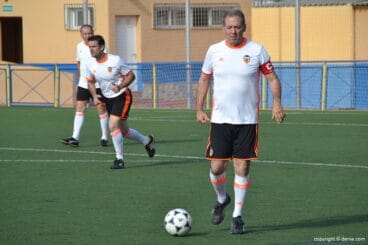 Subirats jugando la pelota