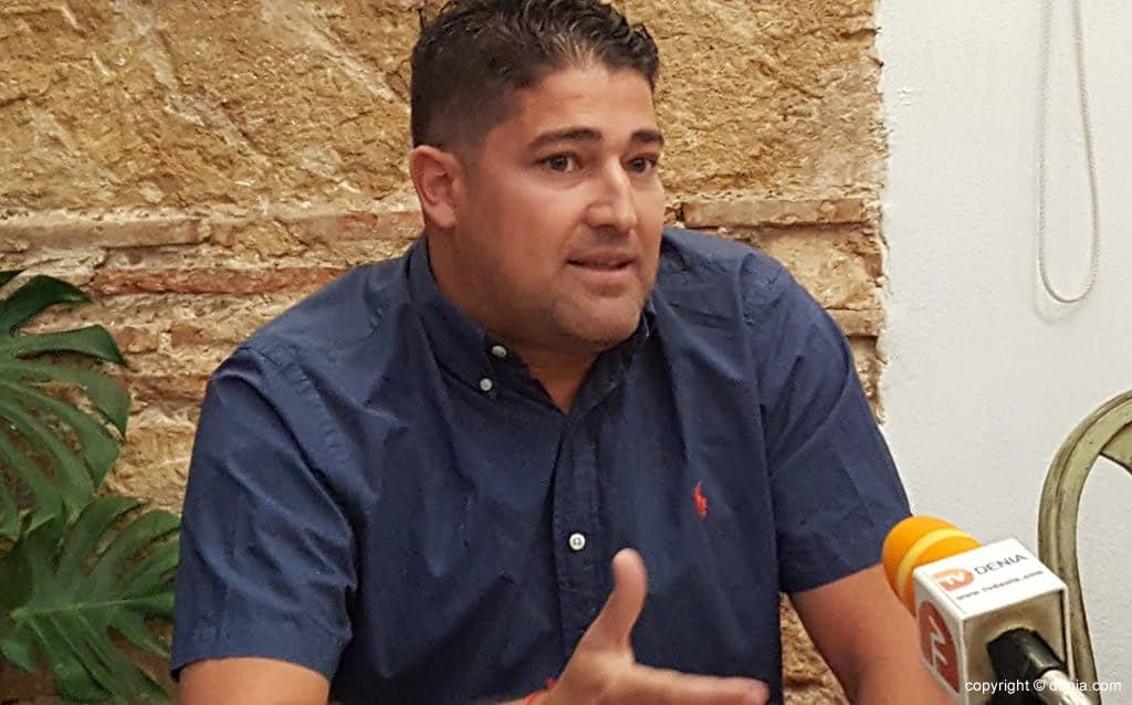 tano berto durante la presentacion de la candidatura de gema estrela