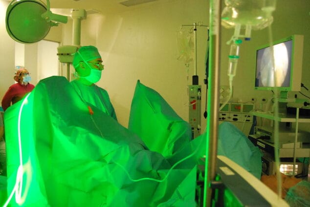 uso de laser verde en el hospital de denia