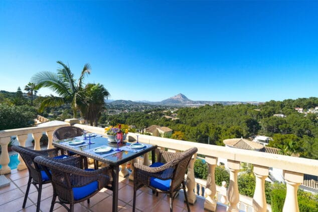 villa con vistas en aguila rent a villa
