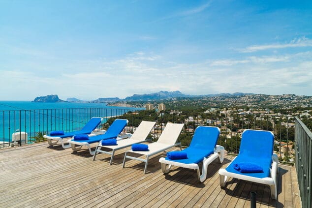 vivienda con vistas al mar para vacaciones en aguila rent a villa