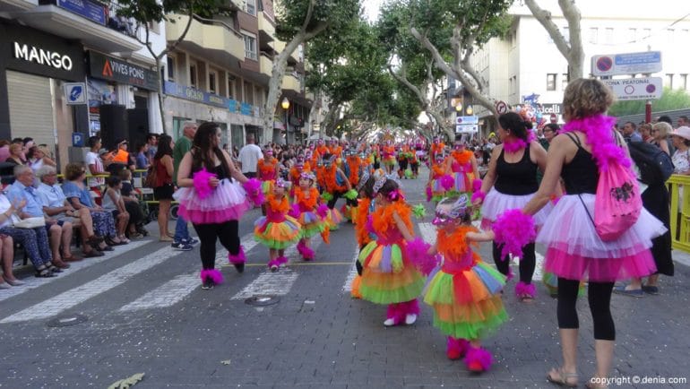 Carrozas Dénia 2017 - Comparsa de París Pedrera