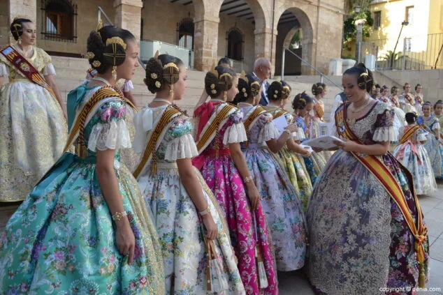 02 acto del dia del fallero denia 2017 falleras mayores de denia con la fallera mayor infantil de valencia y su corte