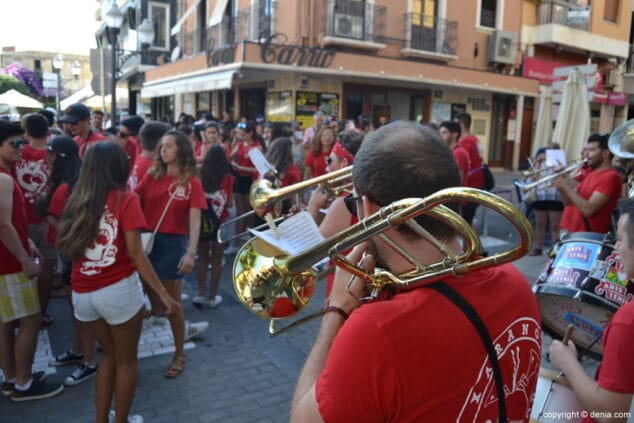 02 segunda entrada de toros denia 2017 charanga tocat un ou